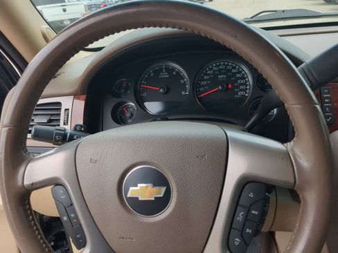 Used 2011 Chevrolet Avalanche LTZ AWD/4WD image 14