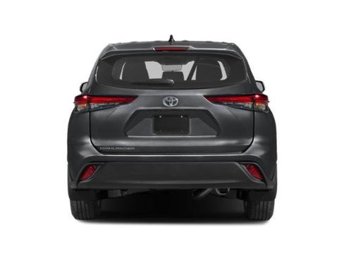 Used 2023 Toyota Highlander LE AWD/4WD image 8