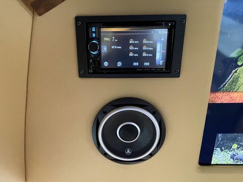 Used 2014 Mercedes-Benz Sprinter 2500 image 30