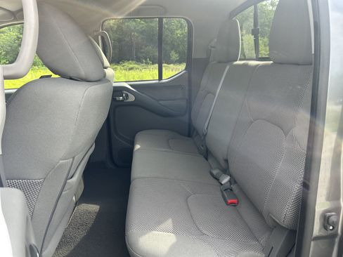 Used 2020 Nissan Frontier SV AWD/4WD image 18