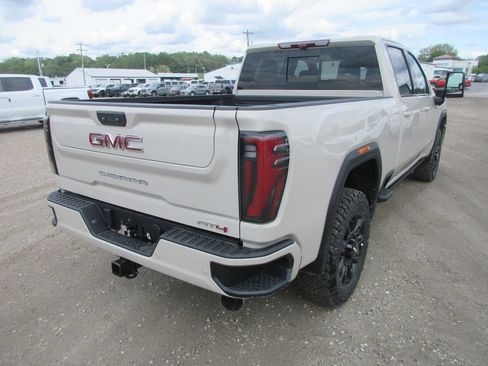 New 2026 GMC Sierra 2500 AT4 w/ AT4 Premium Plus Package AWD/4WD image 4