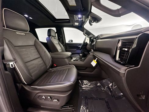 Used 2024 GMC Sierra 1500 AT4X image 29
