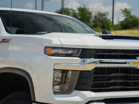 Used 2024 Chevrolet Silverado 2500 LT w/ Convenience Package AWD/4WD image 3