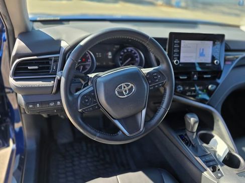 Used 2023 Toyota Camry SE w/ Cold Weather Package image 17