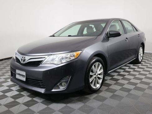 Used 2014 Toyota Camry XLE w/ Leather Package FWD image 5