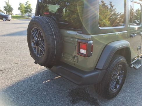Used 2025 Jeep Wrangler Unlimited Sport AWD/4WD image 15