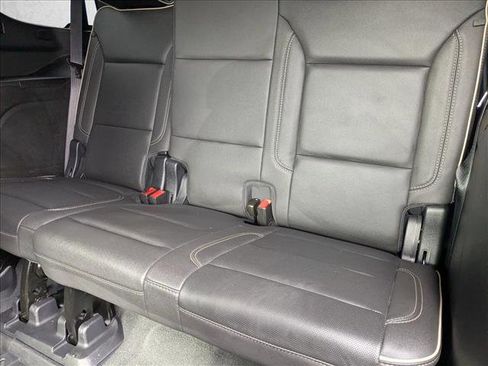 Used 2023 GMC Yukon SLT w/ SLT Premium Package image 18