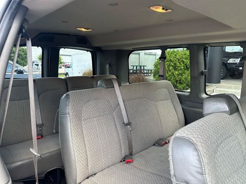 Used 2018 Chevrolet Express 2500 LT w/ LT Preferred Equipment Group RWD image 20