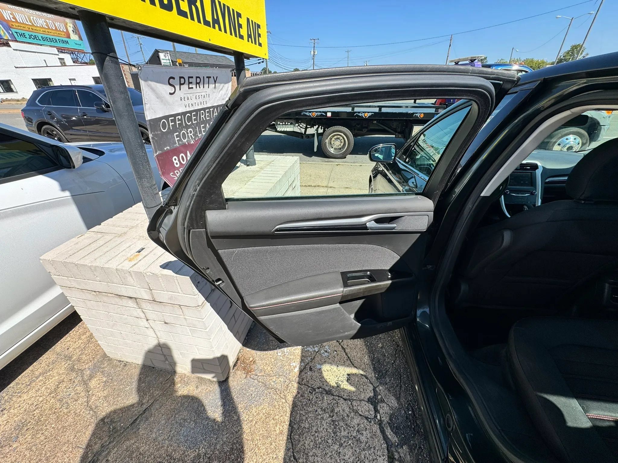 Used 2015 Ford Fusion SE FWD image 13