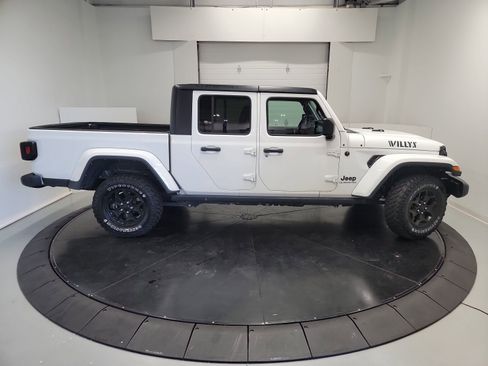Used 2021 Jeep Gladiator Sport image 11