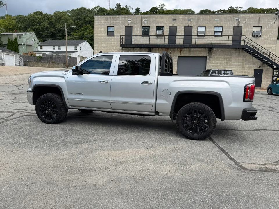Used 2018 GMC Sierra 1500 SLT w/ SLT Premium Package AWD/4WD image 10