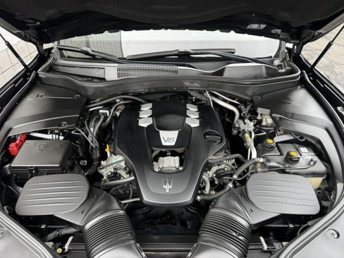 Used 2018 Maserati Levante image 5