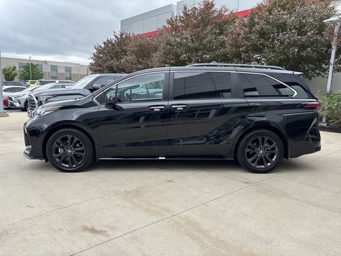 Used 2024 Toyota Sienna XSE image 9
