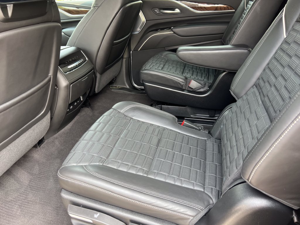 Certified 2024 Cadillac Escalade ESV Premium Luxury Platinum AWD/4WD image 15