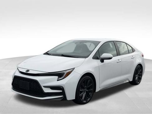 Used 2024 Toyota Corolla SE FWD image 3