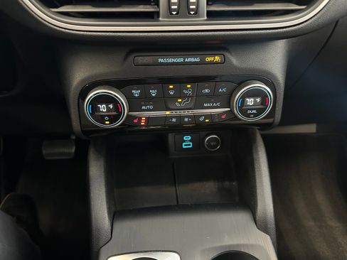 Used 2021 Ford Escape SE w/ SE Sport Appearance Package image 20