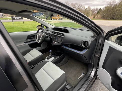 Used 2013 Toyota Prius C Three image 27