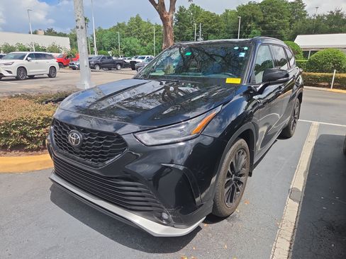 Used 2024 Toyota Highlander XSE FWD image 3
