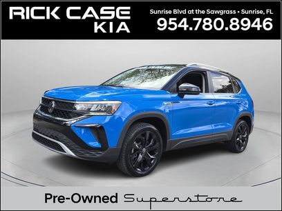 Used 2023 Volkswagen Taos SE w/ Panoramic Sunroof Package