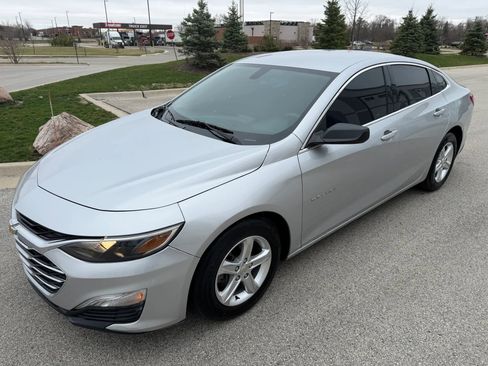 Used 2022 Chevrolet Malibu LS FWD image 2