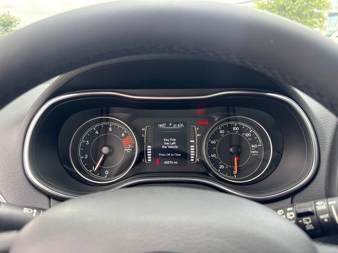 Used 2020 Jeep Cherokee Latitude Plus FWD image 29