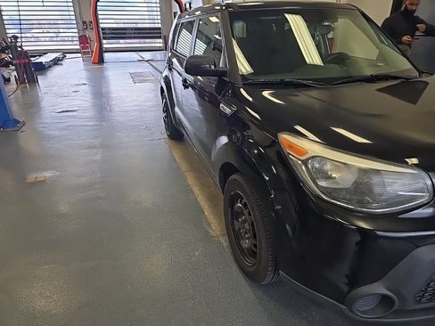 Used 2015 Kia Soul FWD image 1