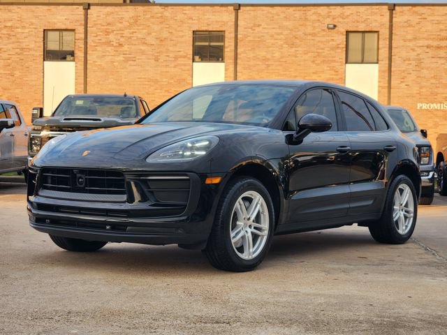 Used 2025 Porsche Macan AWD/4WD image 3