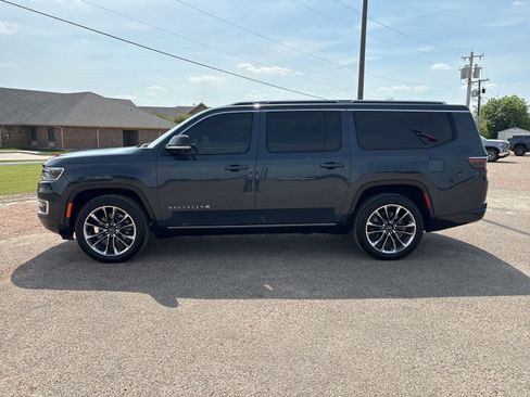 Used 2023 Jeep Wagoneer L Series III w/ Premium Group I image 2