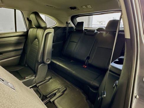 Used 2024 Toyota Highlander XLE image 28