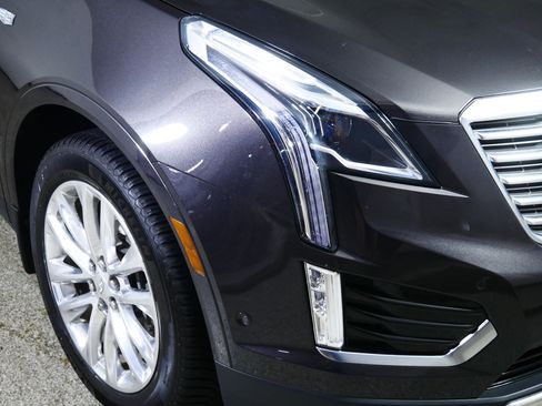 Used 2018 Cadillac XT5 Platinum w/ Driver Assist Package AWD/4WD image 16