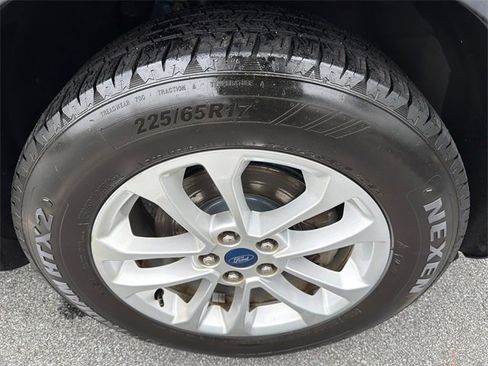 Used 2020 Ford Escape SE image 12