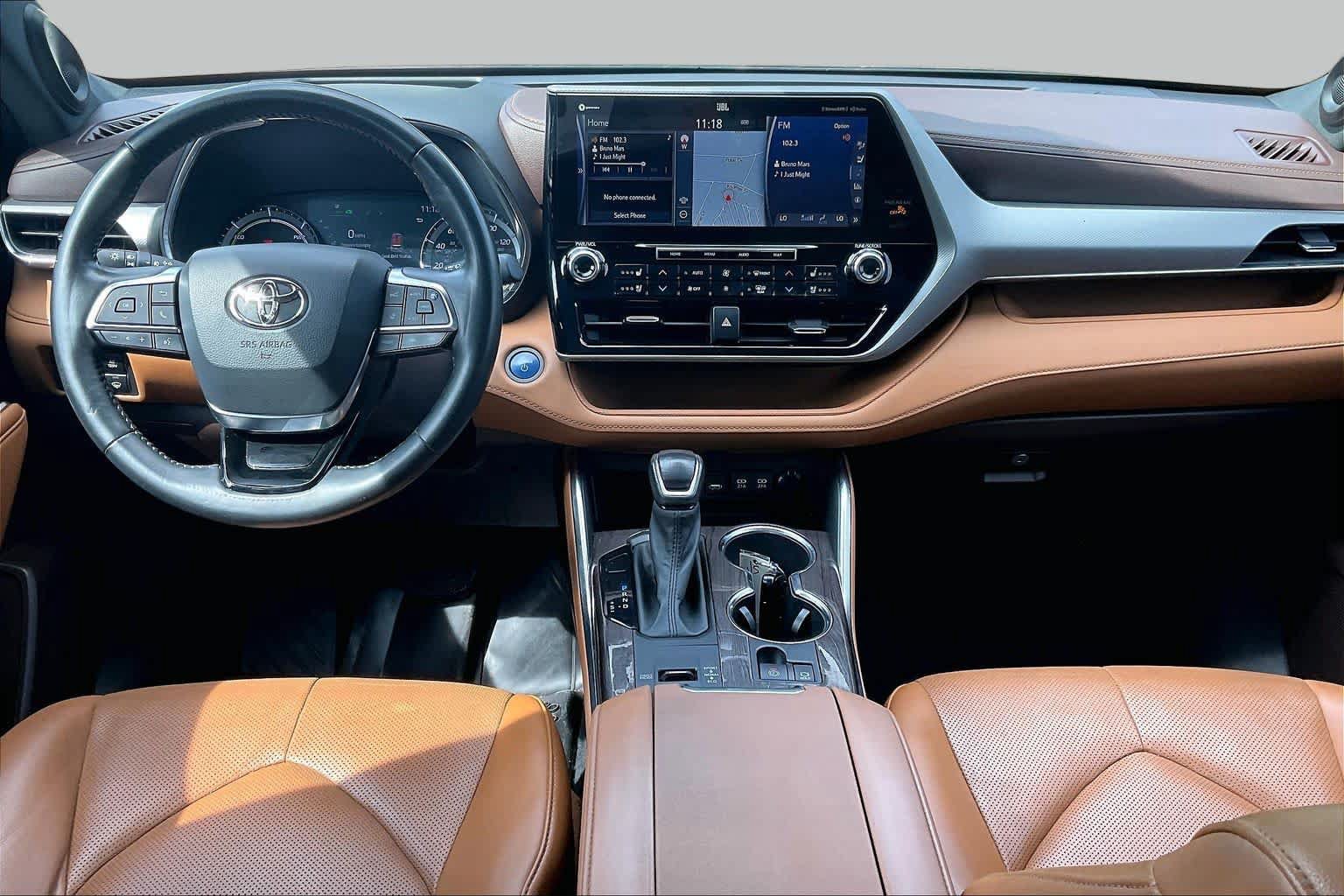 Used 2021 Toyota Highlander Platinum AWD/4WD image 16