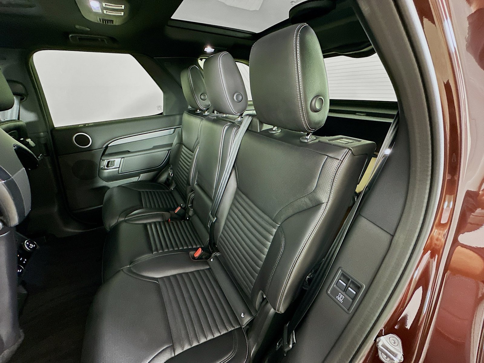 New 2026 Land Rover Discovery Limited Edition AWD/4WD image 38