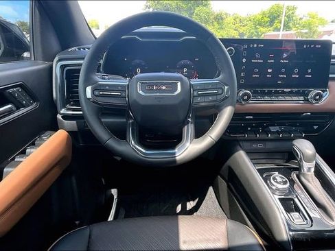 Used 2025 GMC Canyon AT4 w/ Technology Plus Package AWD/4WD image 7