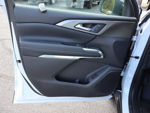 New 2026 Chevrolet Traverse LT w/ LPO, Floor Liner Package image 3