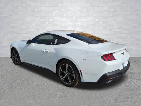 Used 2025 Ford Mustang Coupe RWD image 7