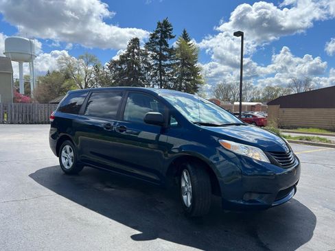 Used 2011 Toyota Sienna FWD image 10