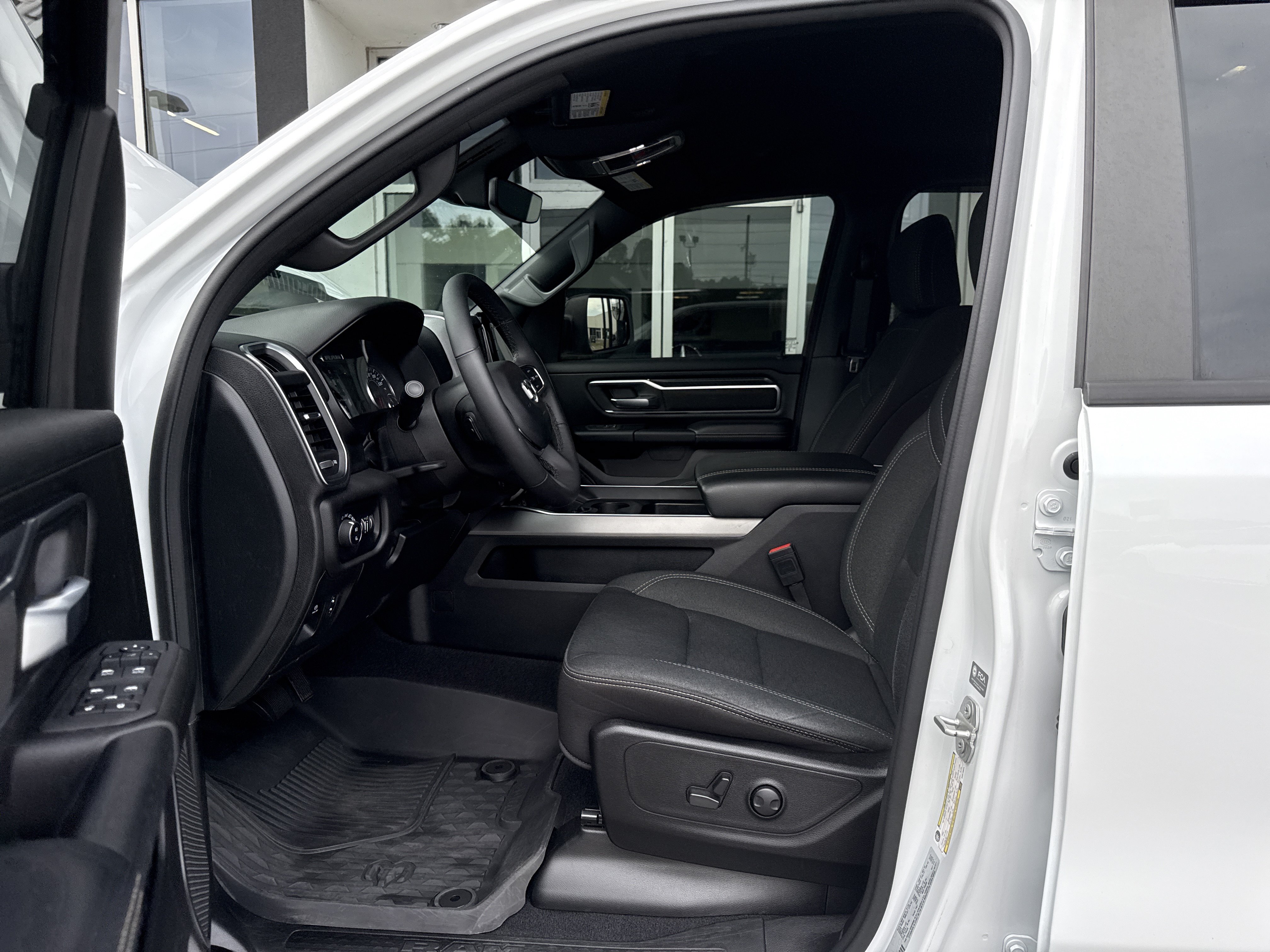 Used 2025 RAM 1500 Big Horn AWD/4WD image 17
