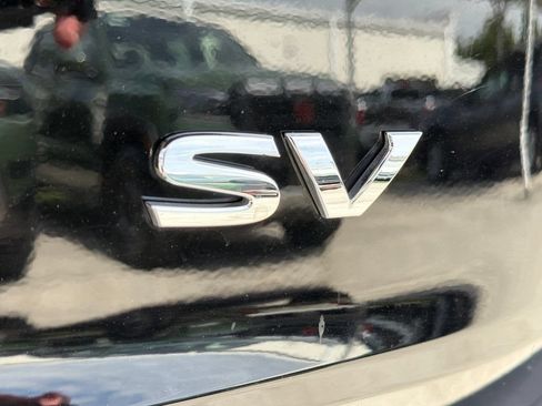 Used 2023 Nissan Rogue SV w/ SV Premium B Package FWD image 11