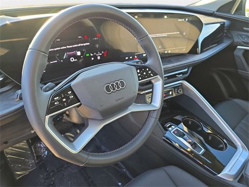 Used 2025 Audi Q5 Premium Plus w/ Premium Plus image 19