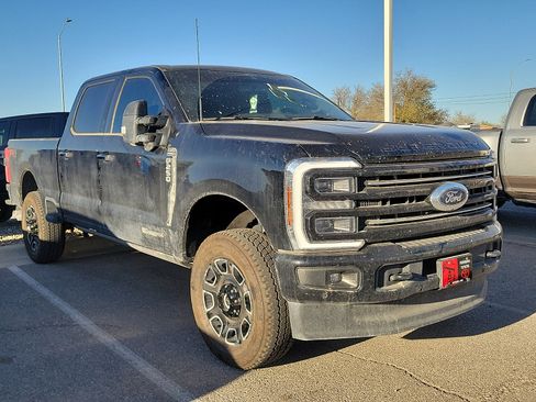 Used 2025 Ford F250 Platinum w/ FX4 Off-Road Package image 4