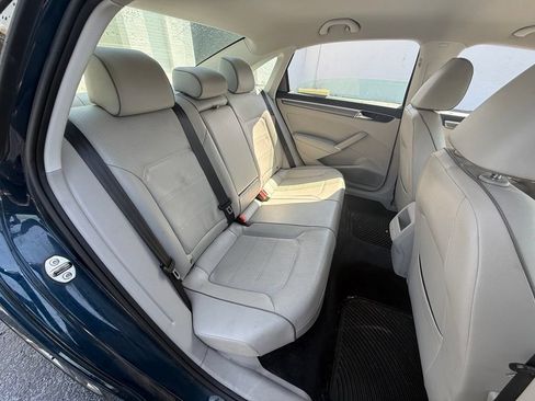 Used 2018 Volkswagen Passat 2.0T R-Line FWD image 8