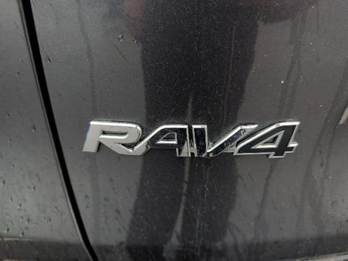 Used 2019 Toyota RAV4 LE w/ Carpet Mat Package FWD image 23