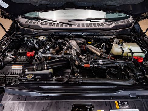 Used 2025 Ford F450 Platinum w/ FX4 Off-Road Package image 30