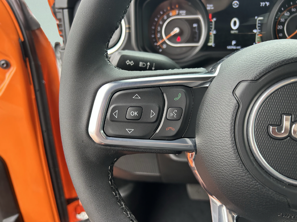 Used 2025 Jeep Wrangler Unlimited Sahara AWD/4WD image 28