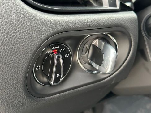 Certified 2025 Porsche Macan image 17