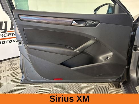 Used 2020 Volkswagen Passat 2.0T R-Line image 9