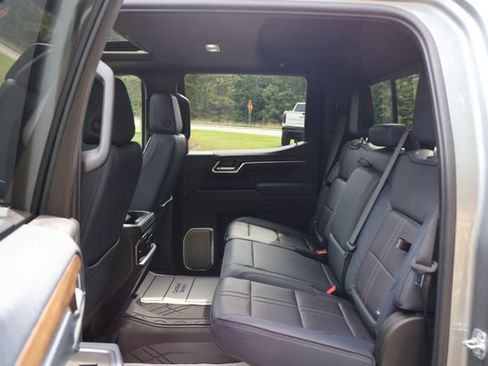 Used 2025 Chevrolet Silverado 1500 High Country w/ High Country Premium Package AWD/4WD image 22