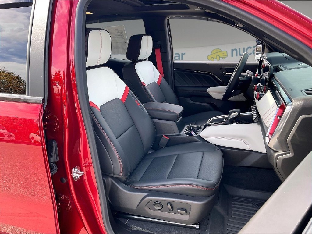 Used 2025 GMC Canyon AT4 w/ AT4X Package AWD/4WD image 10