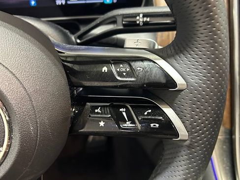 Used 2025 Mercedes-Benz GLC 300 4MATIC image 15